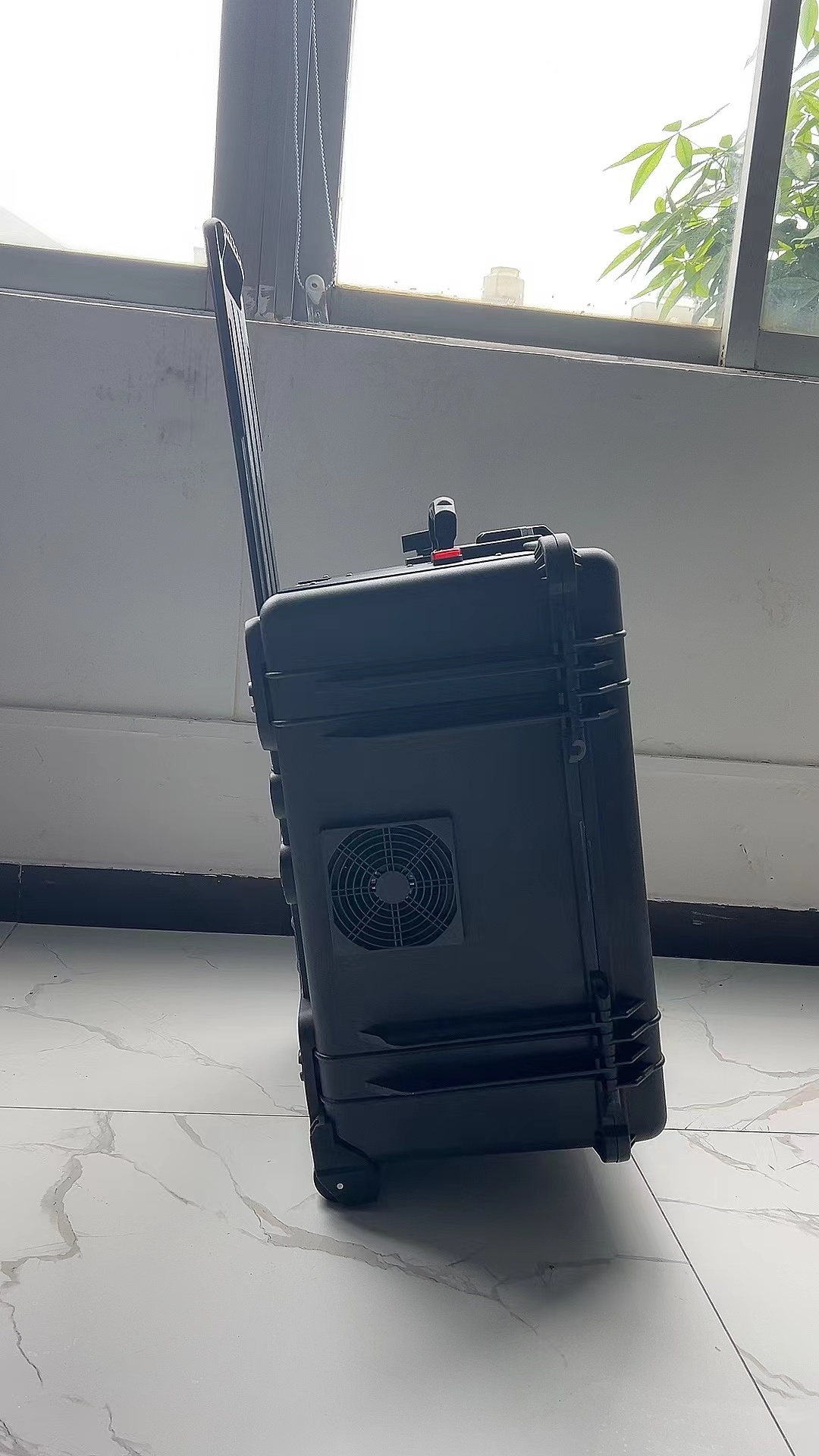 施甸手拉箱型移动通信干扰器